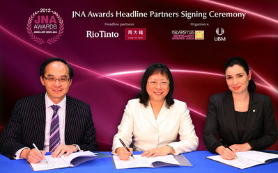 Letitia Chow, Founder of Jewellery News Asia and Director of Business Development - Jewellery Group at UBM Asia (centre), with Kent Wong, Managing Director of Chow Tai Fook Jewellery Group Limited (left), and Rita Maltez, Manager Greater China Representative Office, Diamonds Sales and Marketing of Rio Tinto (right) sign Headline Partner Agreements of the JNA Awards.